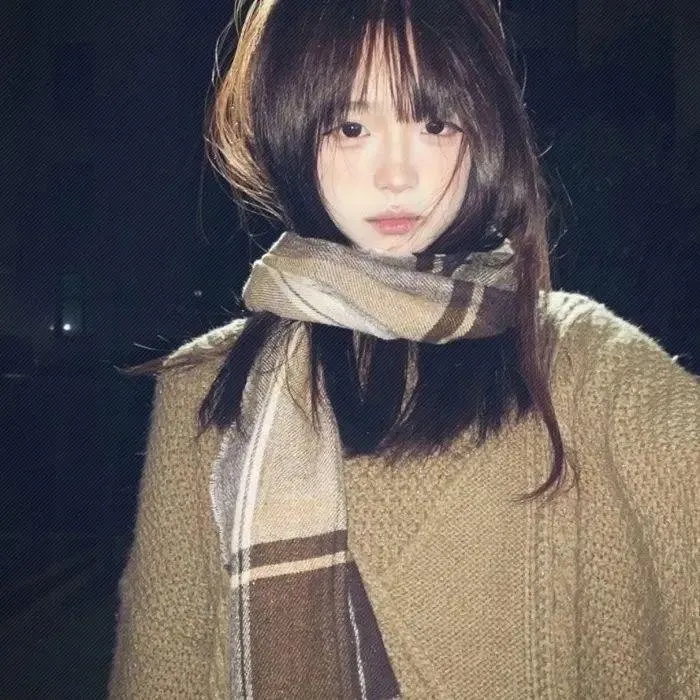 奇幻校园漫改《偶然发现的一天》超清在线：觉醒的漫画女配逆天改命，撕毁烂尾剧本
